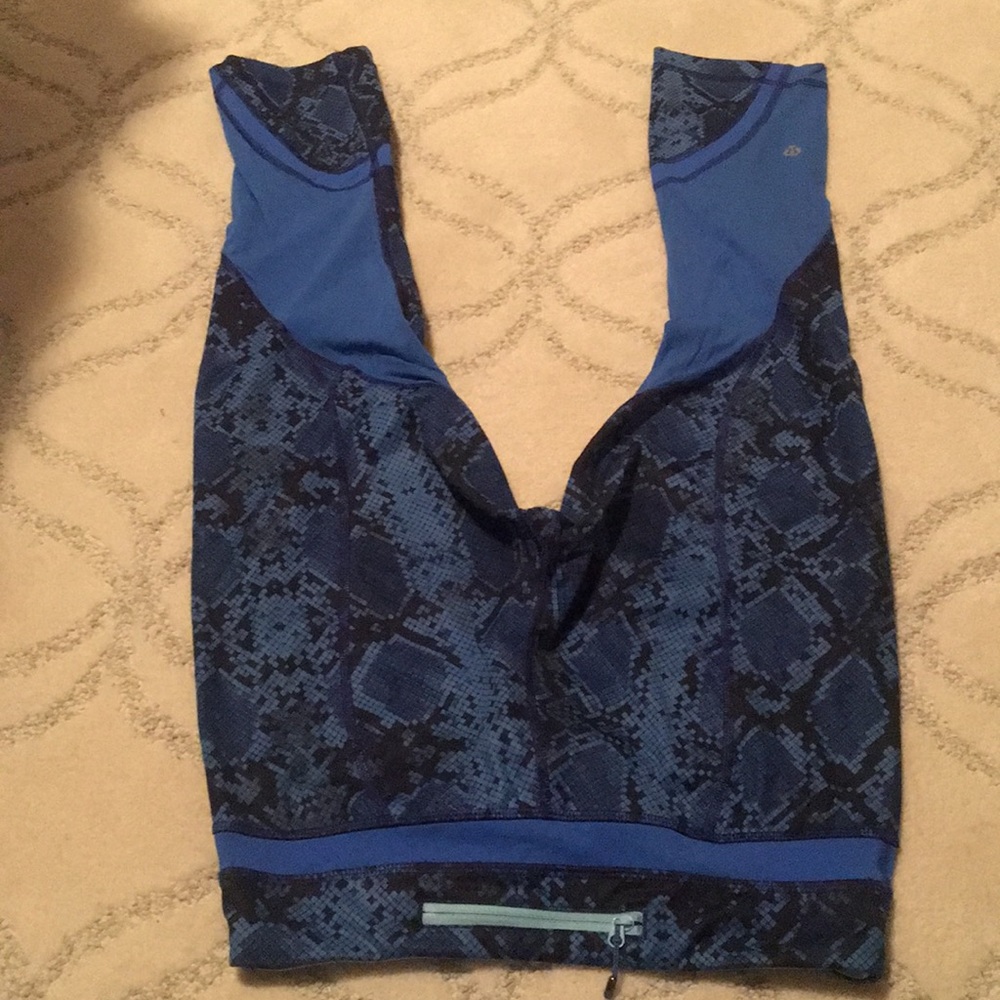 Blue snake skin lululemon crop leggings size 6